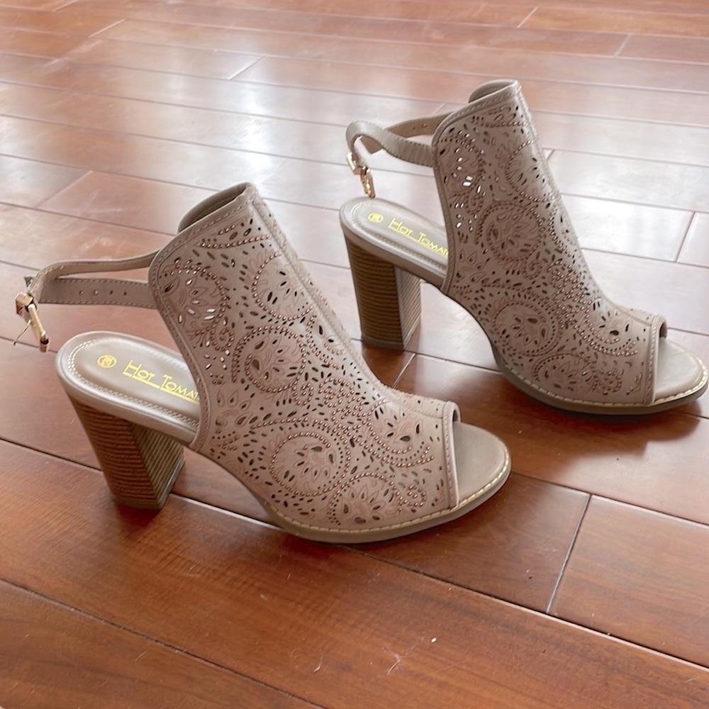 Women’s heeled bootie size 12
